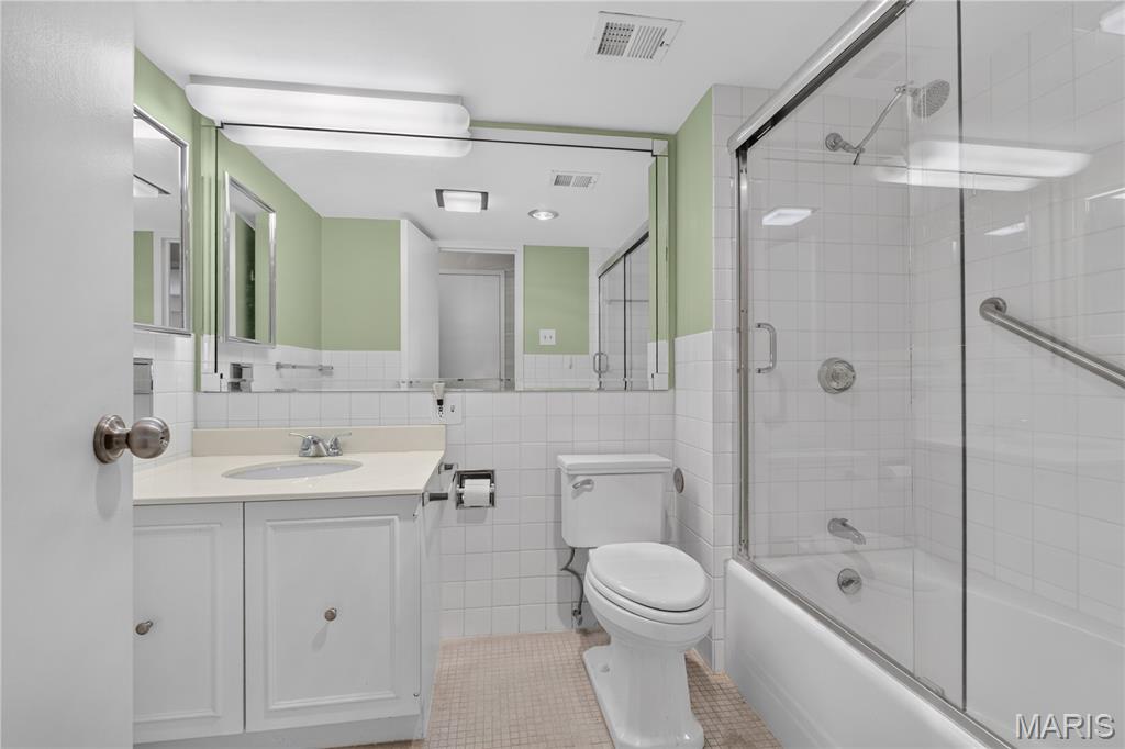 900 S Hanley Road Unit: 4C
