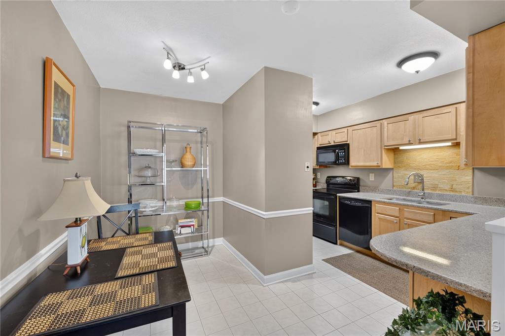900 S Hanley Road Unit: 4C