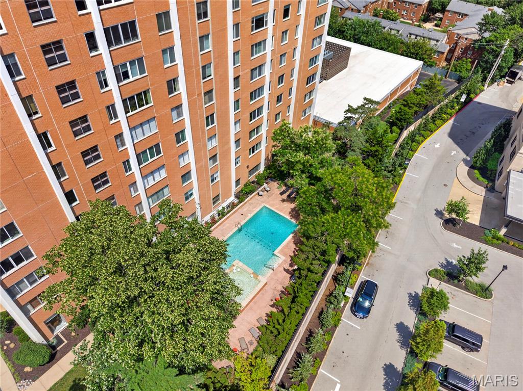 900 S Hanley Road Unit: 4C