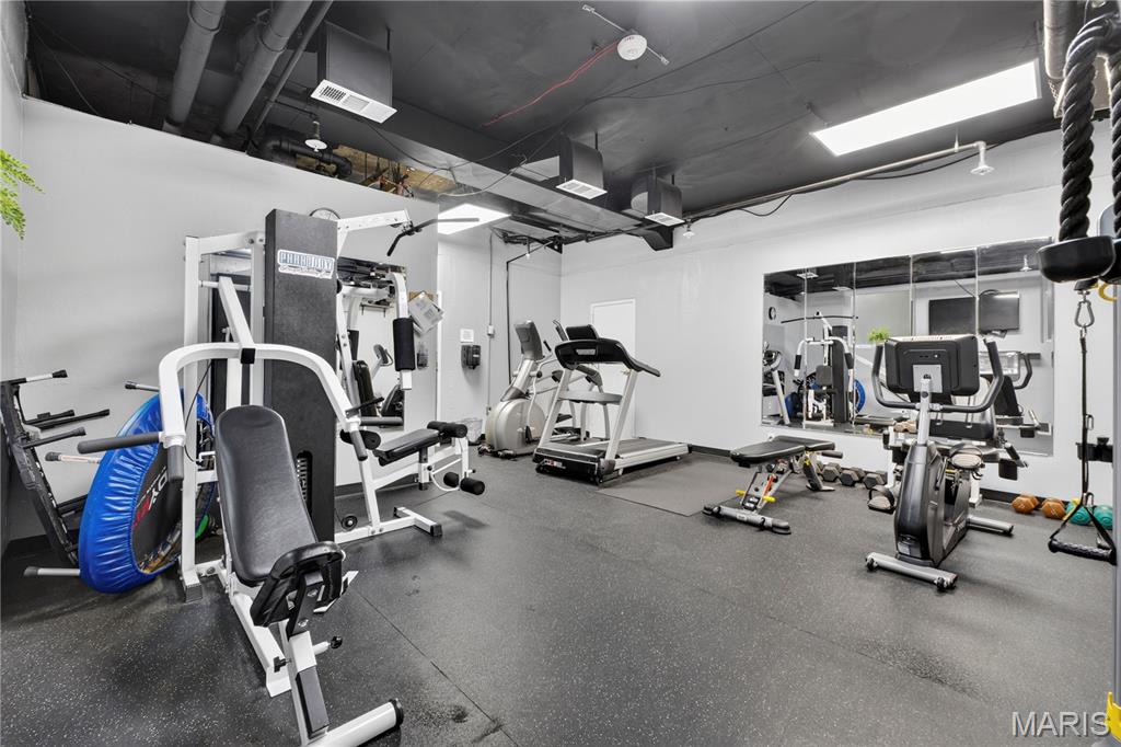 900 S Hanley Road Unit: 4C