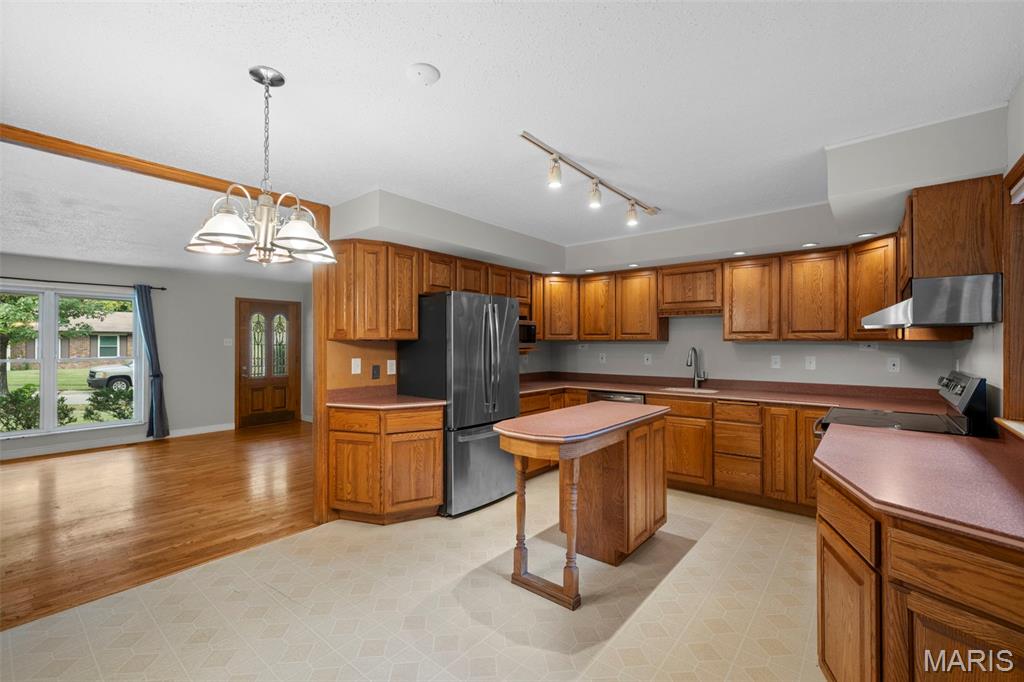 1756 Round Robin Court