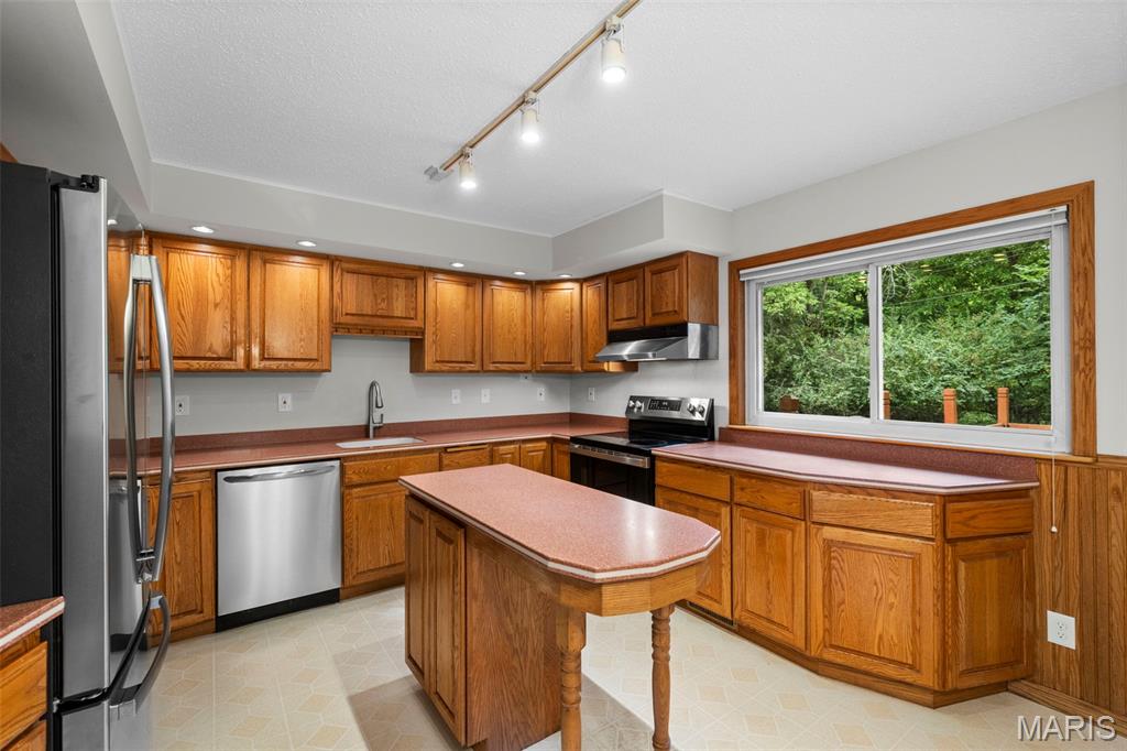 1756 Round Robin Court