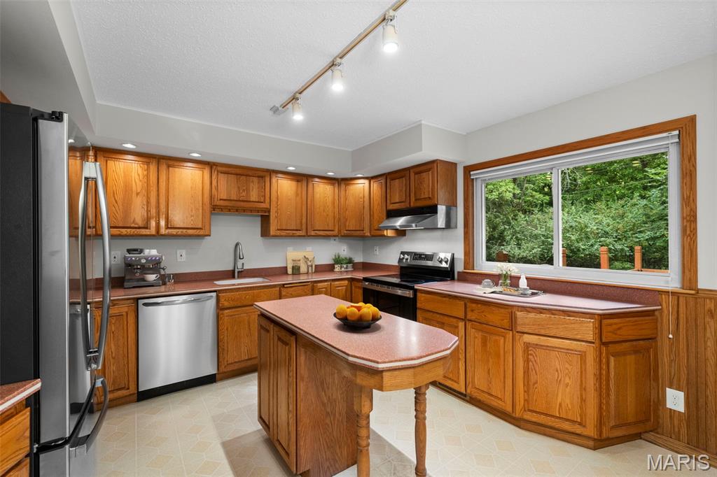 1756 Round Robin Court