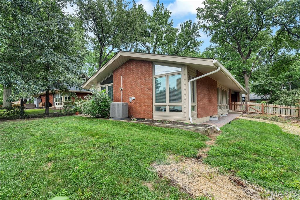 729 W Jewel Avenue