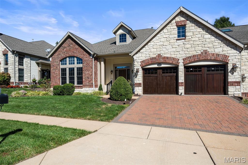 278 Meadowbrook Country Club Estate