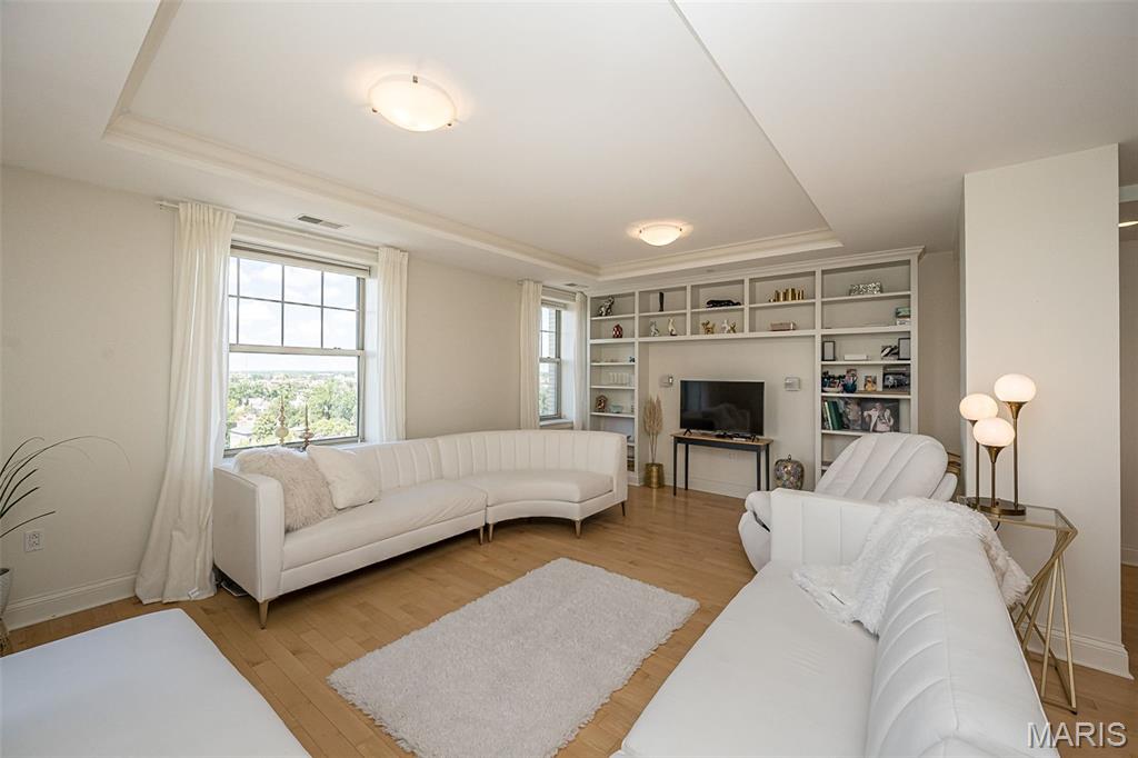232 N Kingshighway Boulevard Unit: 1107