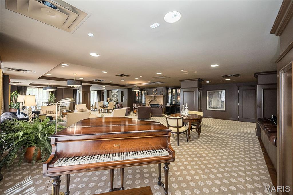 232 N Kingshighway Boulevard Unit: 1107
