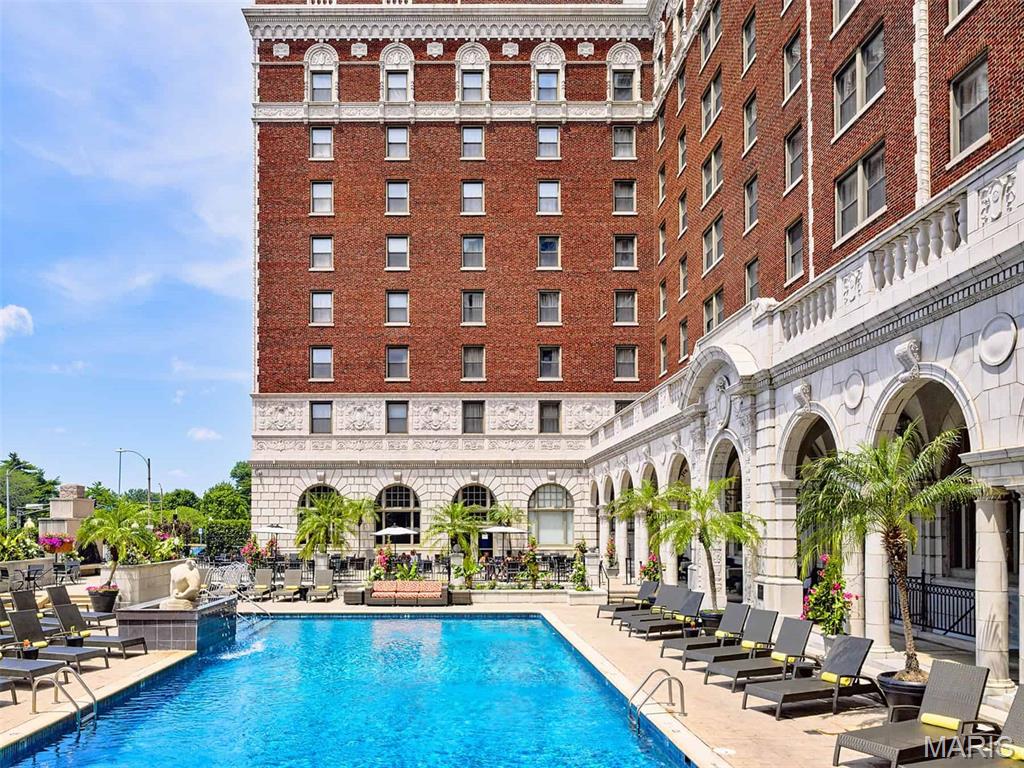 232 N Kingshighway Boulevard Unit: 1107