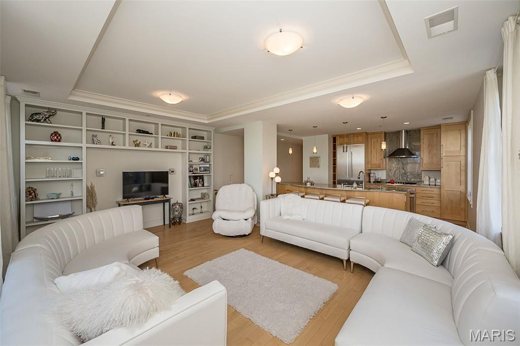 232 N Kingshighway Boulevard Unit: 1107