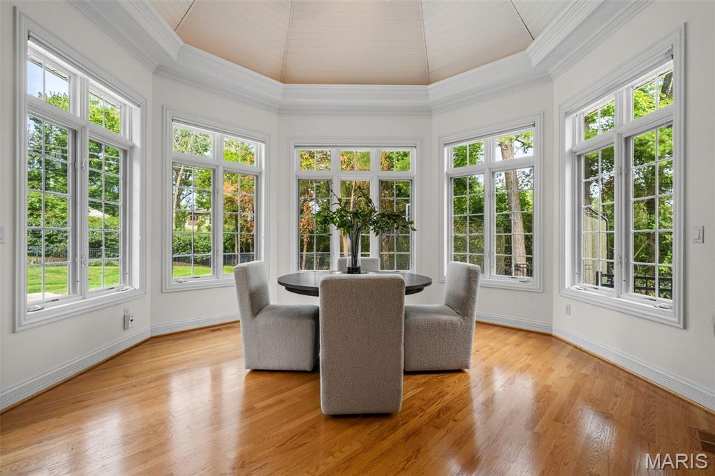 2457 Town And Country Lane