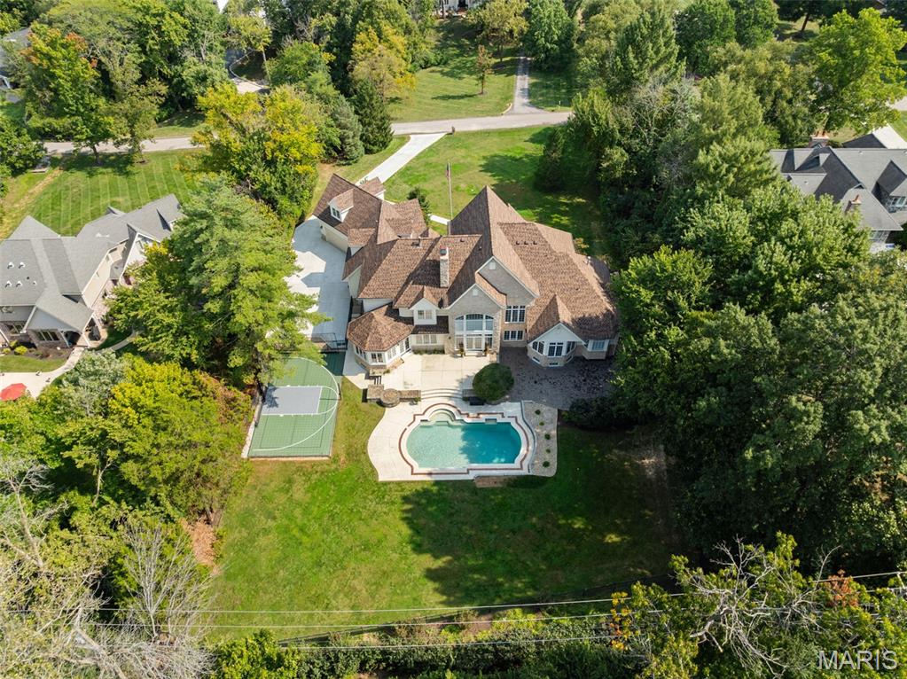 2457 Town And Country Lane