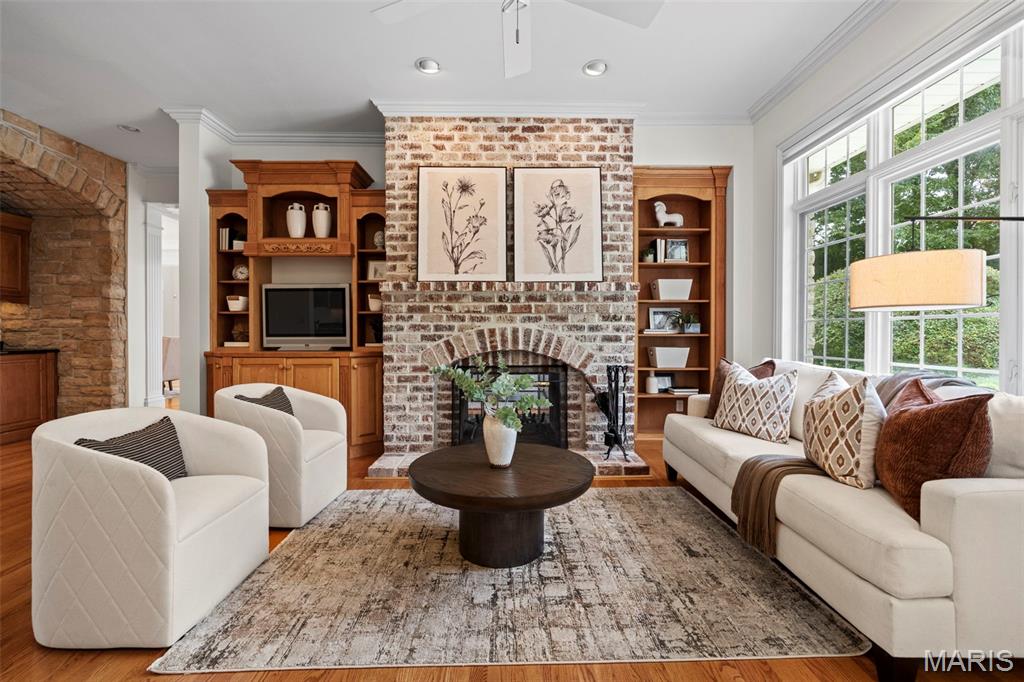 2457 Town And Country Lane