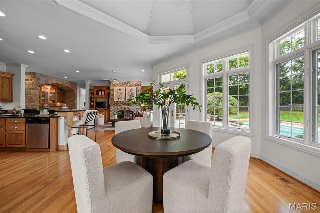 2457 Town And Country Lane