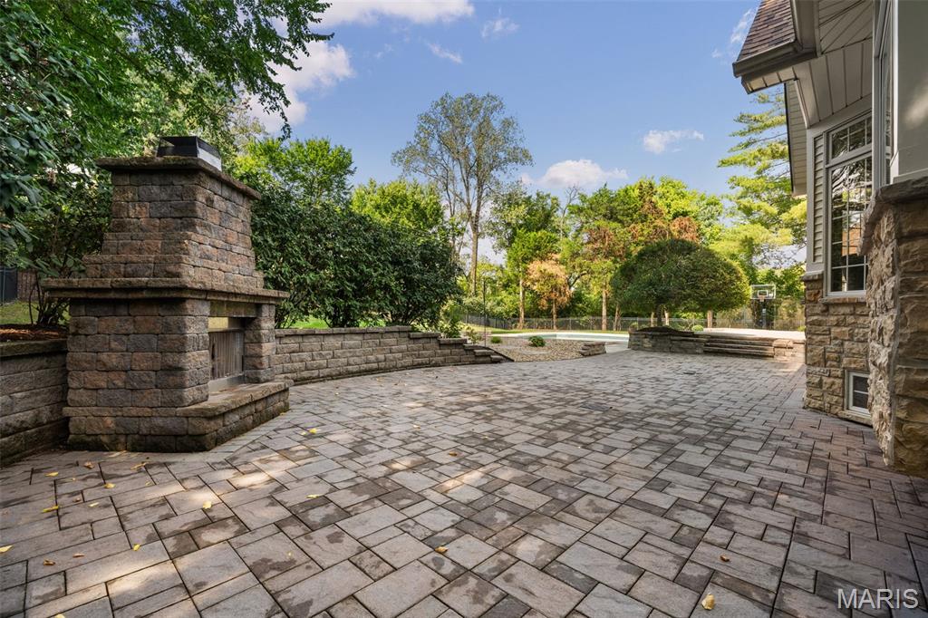 2457 Town And Country Lane