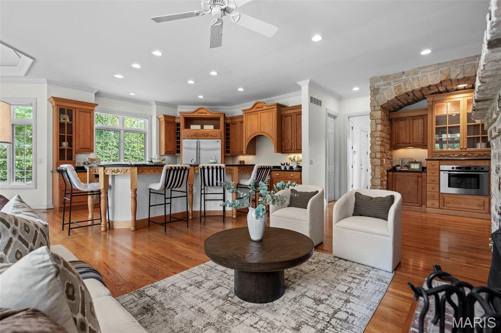 2457 Town And Country Lane