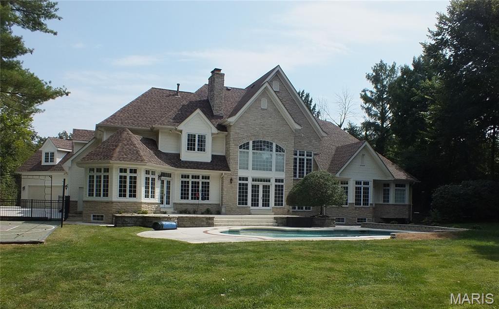 2457 Town And Country Lane