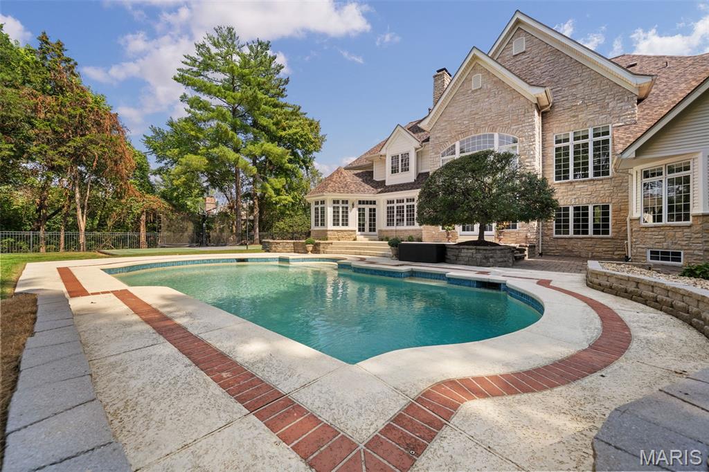 2457 Town And Country Lane