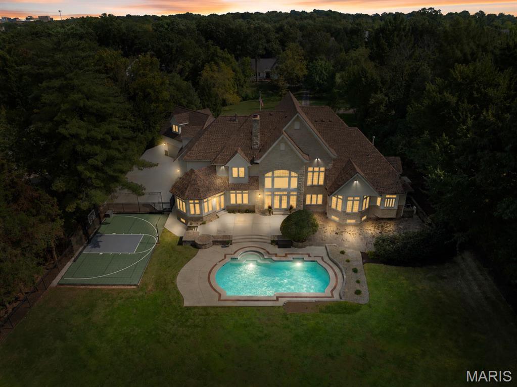 2457 Town And Country Lane