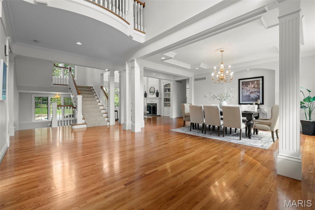 2457 Town And Country Lane