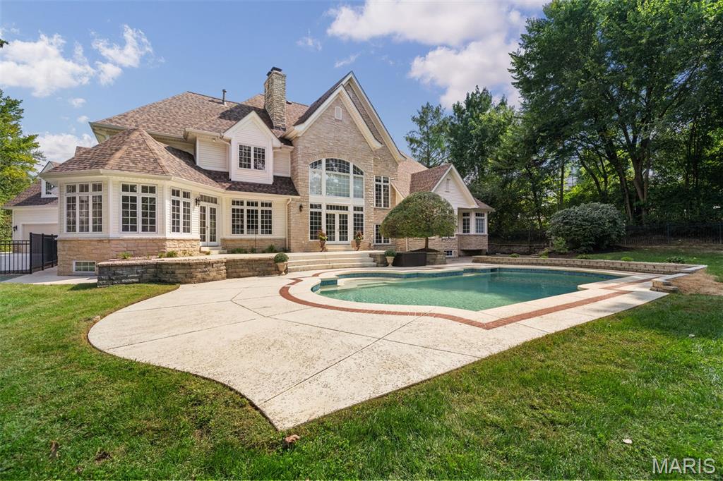 2457 Town And Country Lane