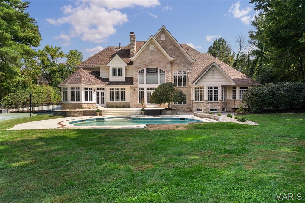 2457 Town And Country Lane