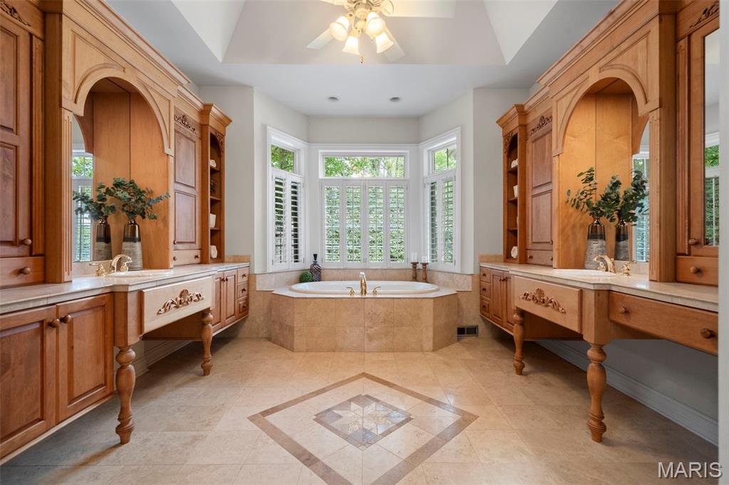 2457 Town And Country Lane
