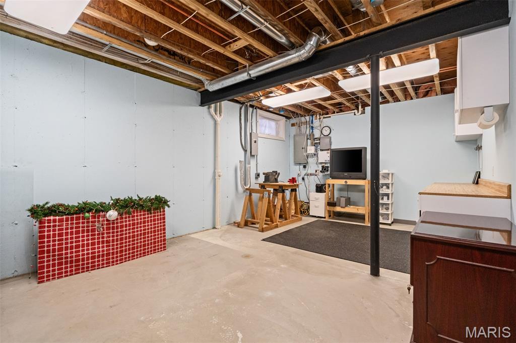 2457 Town And Country Lane