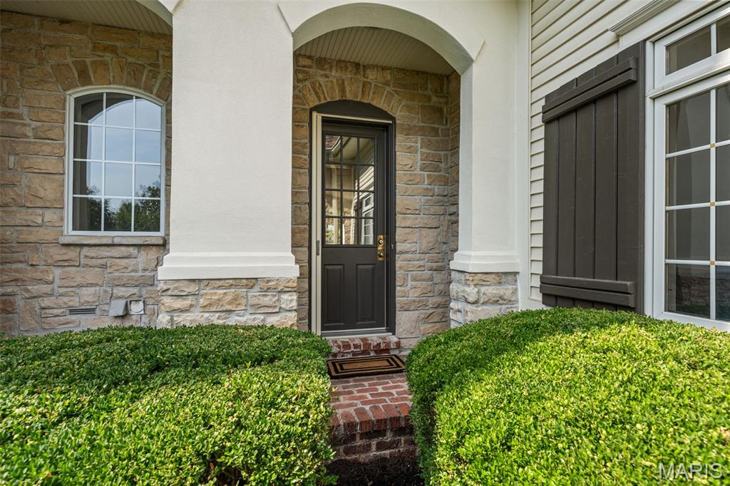 2457 Town And Country Lane