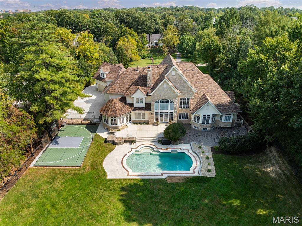 2457 Town And Country Lane