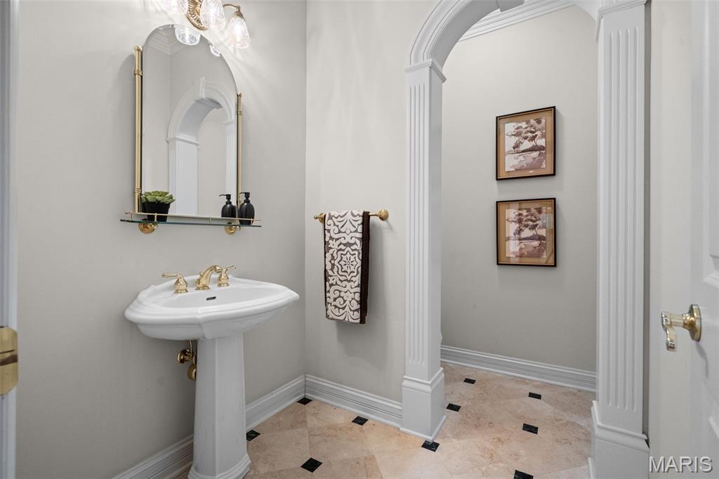 2457 Town And Country Lane