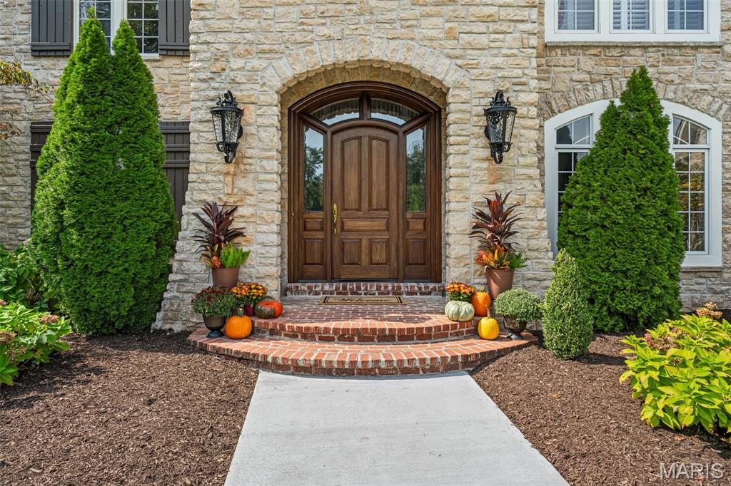 2457 Town And Country Lane