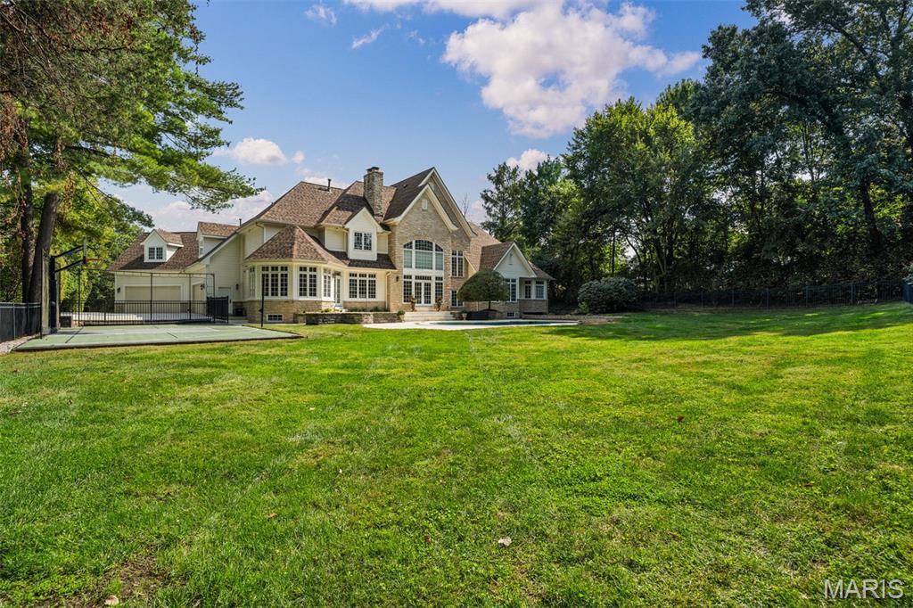 2457 Town And Country Lane