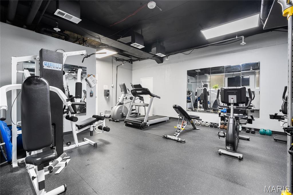 900 S Hanley Road Unit: 6B