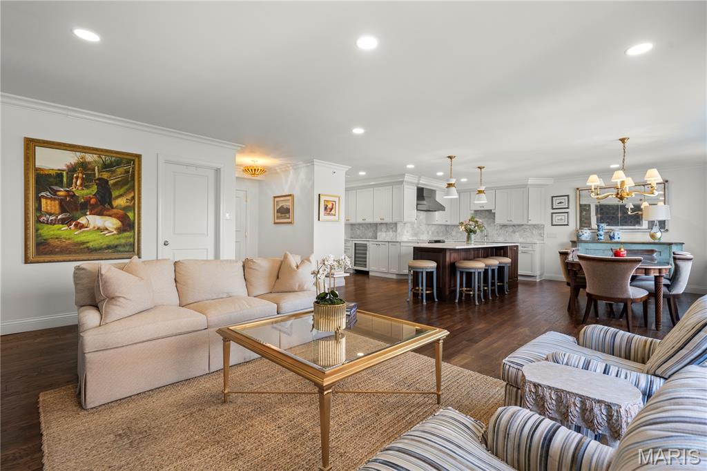 900 S Hanley Road Unit: 6B