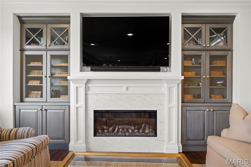 900 S Hanley Road Unit: 6B
