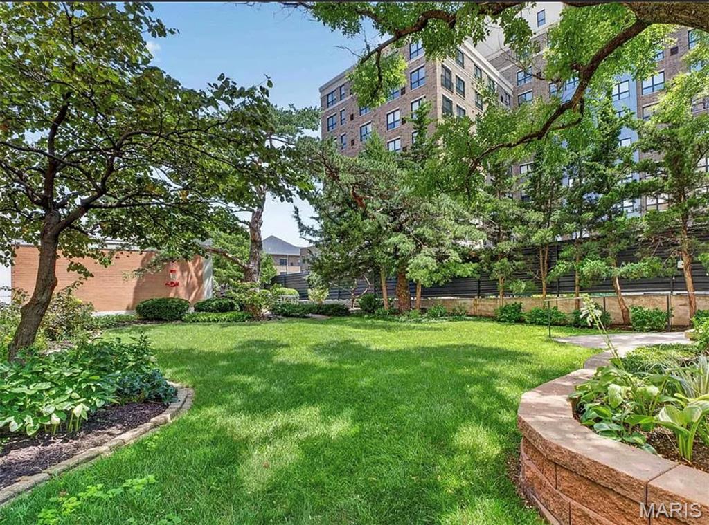 900 S Hanley Road Unit: 6B