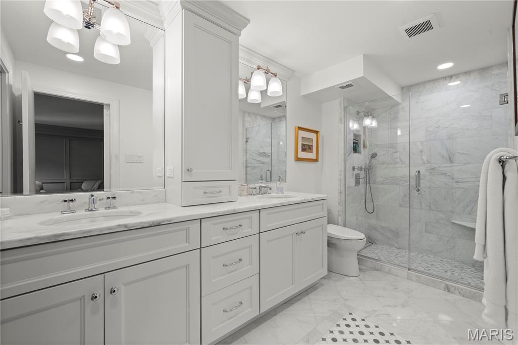900 S Hanley Road Unit: 6B