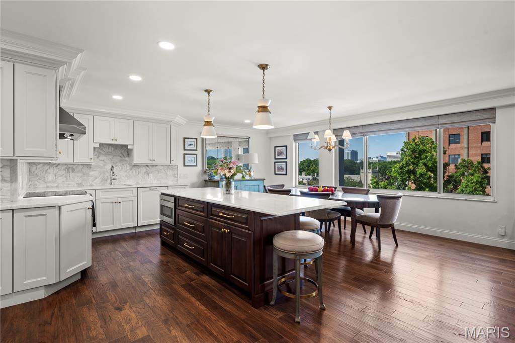 900 S Hanley Road Unit: 6B