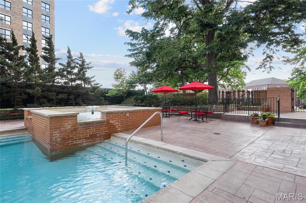 900 S Hanley Road Unit: 6B