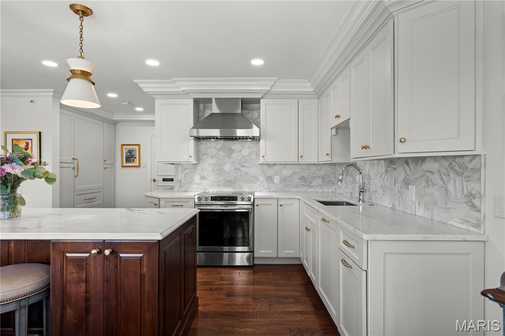 900 S Hanley Road Unit: 6B