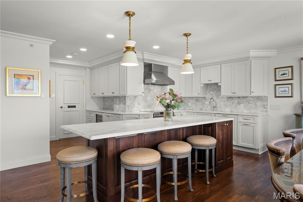 900 S Hanley Road Unit: 6B