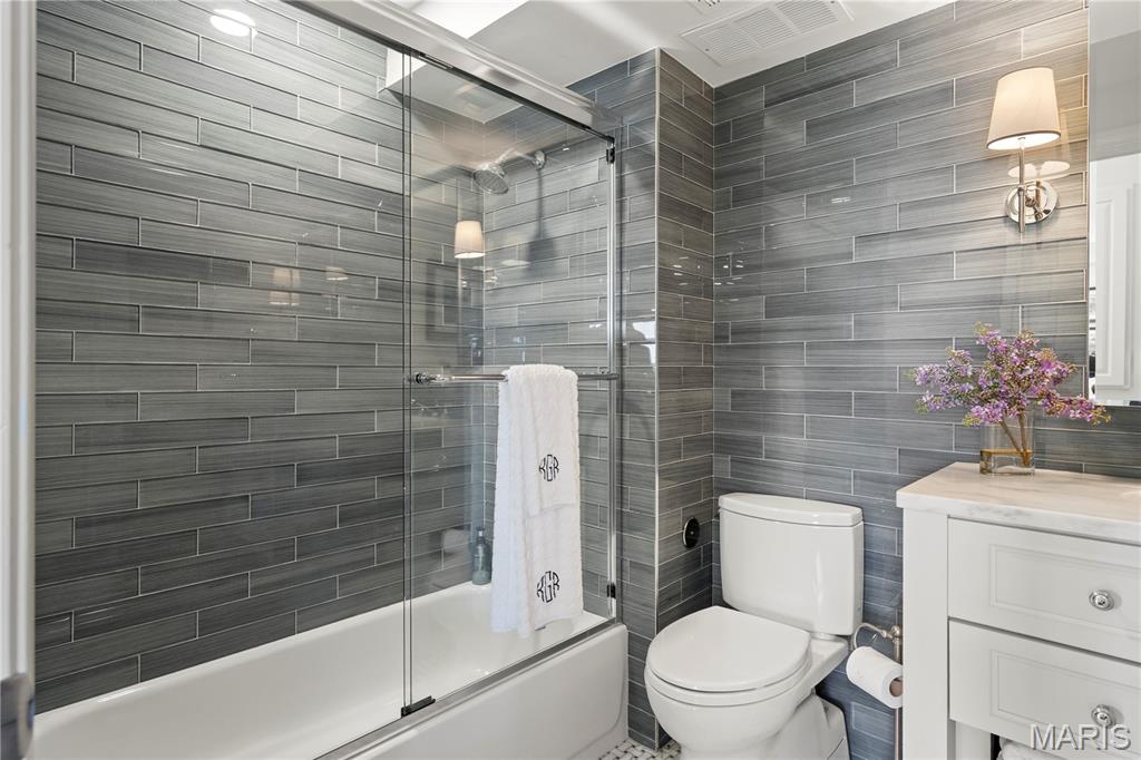 900 S Hanley Road Unit: 6B