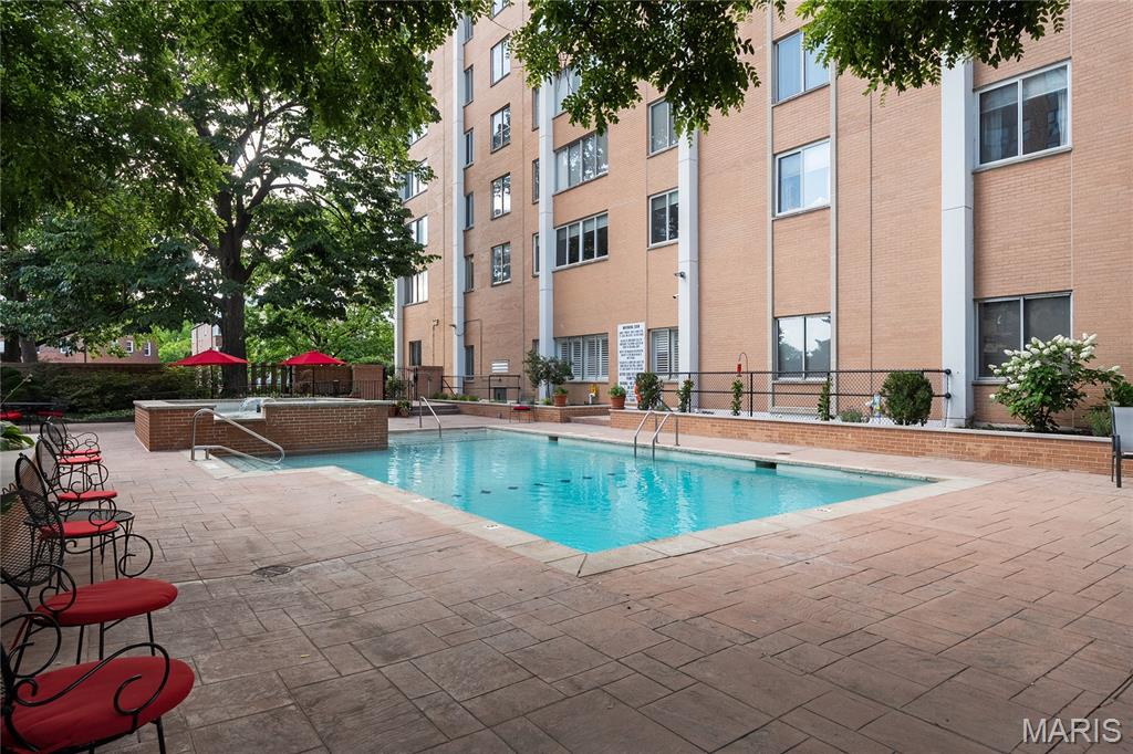 900 S Hanley Road Unit: 6B