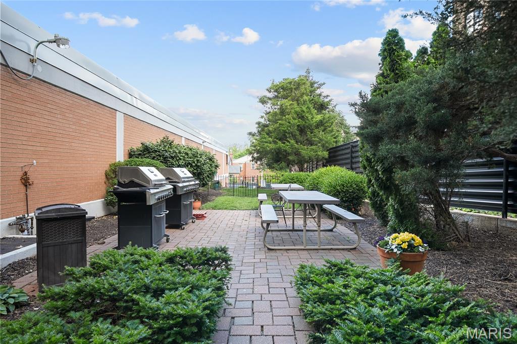 900 S Hanley Road Unit: 6B