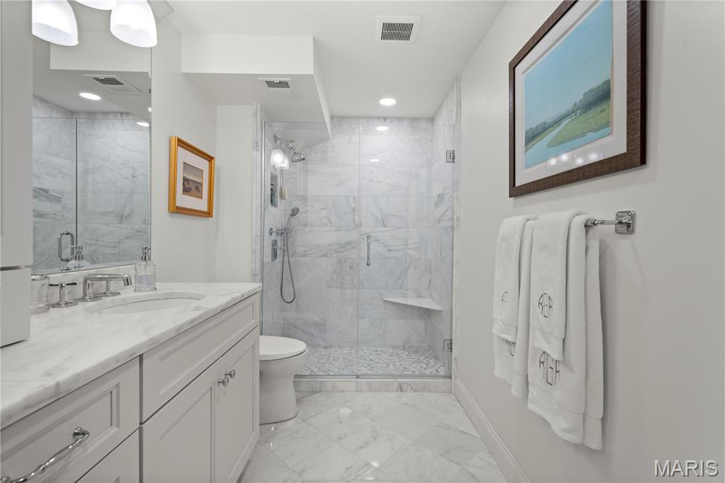 900 S Hanley Road Unit: 6B