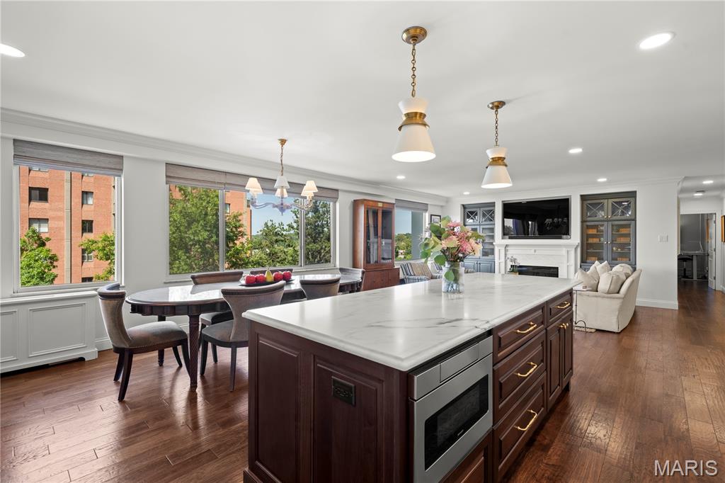 900 S Hanley Road Unit: 6B