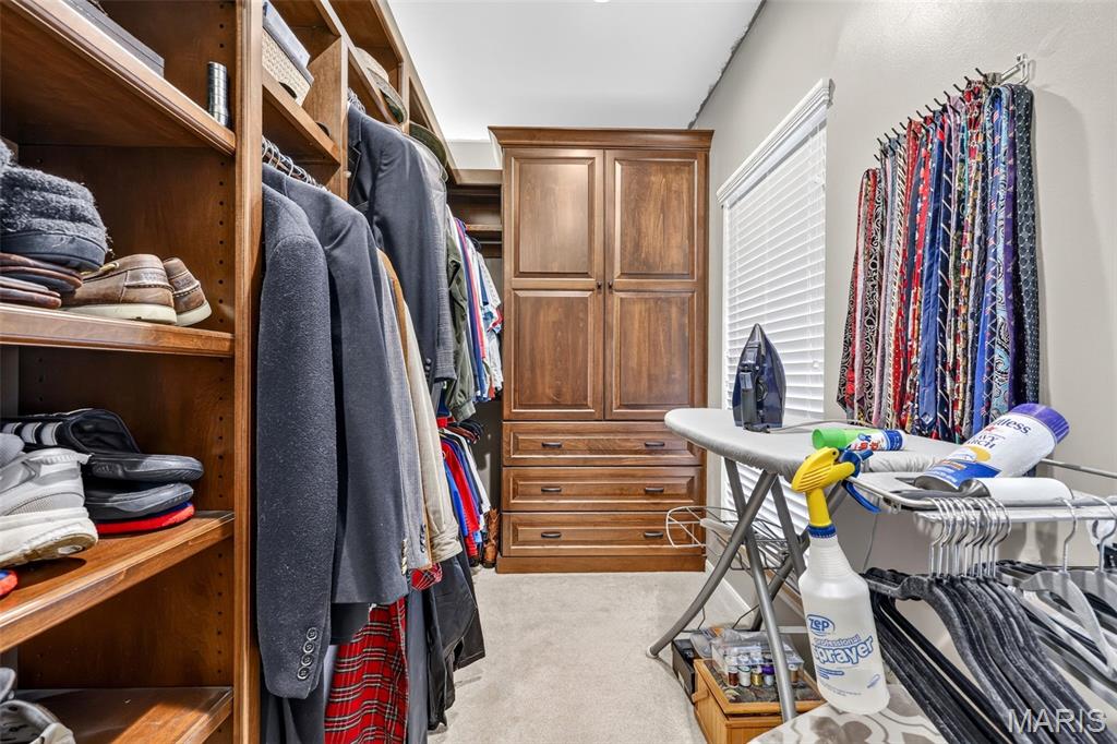 708 Lakeshore Manor Ct Court