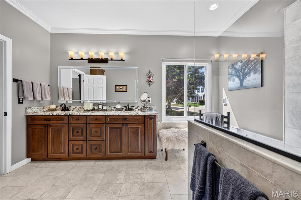 708 Lakeshore Manor Ct Court
