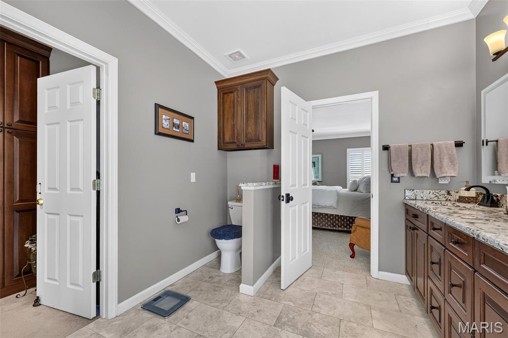 708 Lakeshore Manor Ct Court