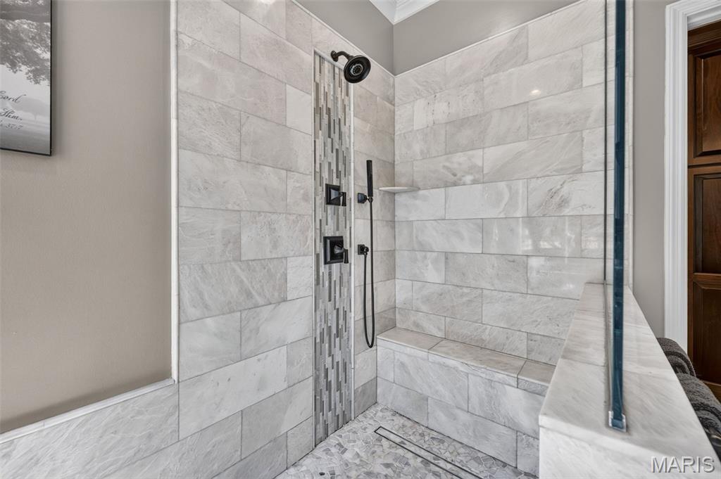 708 Lakeshore Manor Ct Court